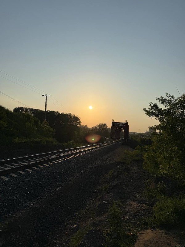 Гуляла сегодня по ЖД мосту, романтик муж устроил